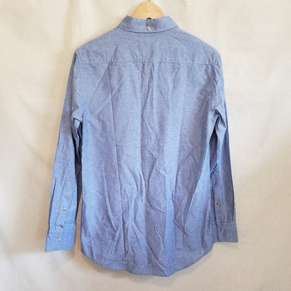 NWT Overthrow Blue chambray Button Down Shirt M - Picture 2 of 4